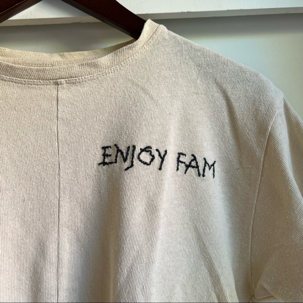 Embroidered tee - Picture 2 of 3